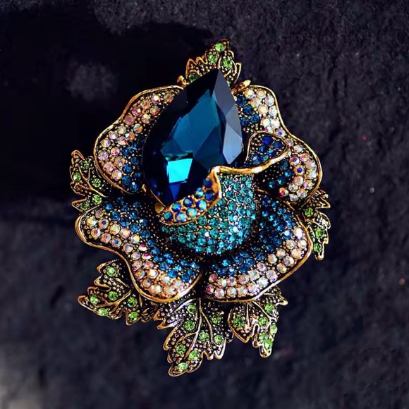 Gorgeous Brooch - Picture 1 of 2